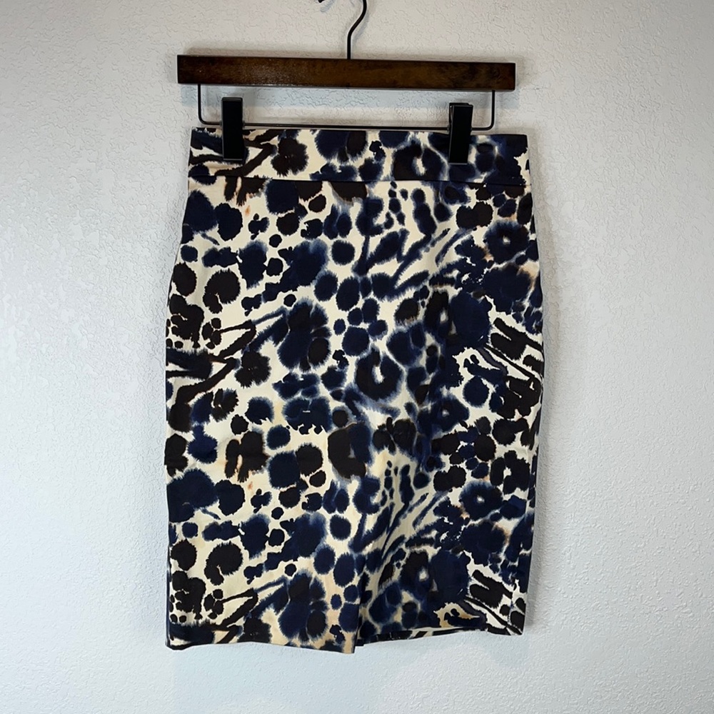 Ann Taylor animal print pencil skirt. Size 10